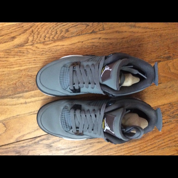 Nike Air Jordan 4 Retro Sneakers - Picture 5 of 10